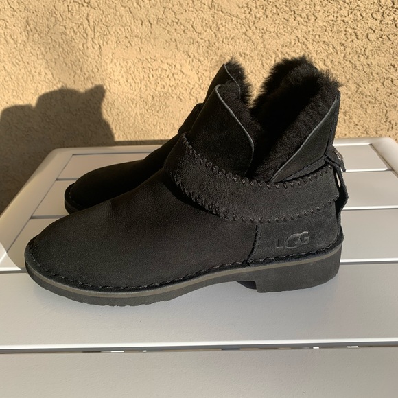 NWOT UGG black suede shearling ankle boots size 6.5 - Picture 3 of 14